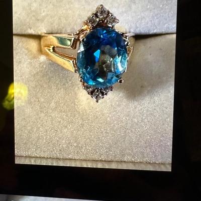 14kt Gold Blue Topaz Ring