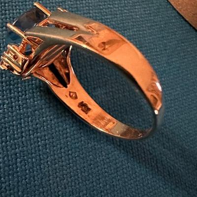 14kt Gold Blue Topaz Ring