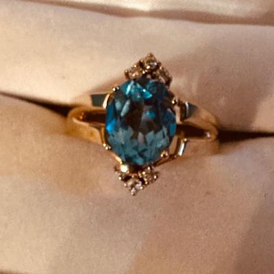 14kt Gold Blue Topaz Ring