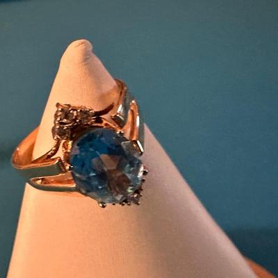 14kt Gold Blue Topaz Ring
