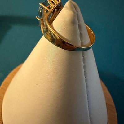 14kt Gold Blue Topaz Ring