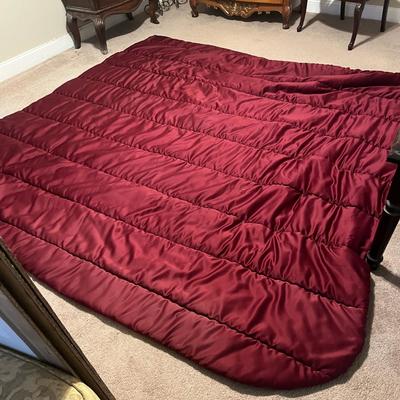 Bedspread & Accent Pillows (UB-MG)