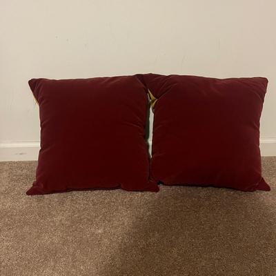 Bedspread & Accent Pillows (UB-MG)