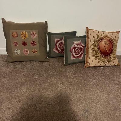 Bedspread & Accent Pillows (UB-MG)