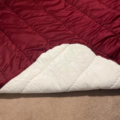 Bedspread & Accent Pillows (UB-MG)