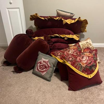 Bedspread & Accent Pillows (UB-MG)