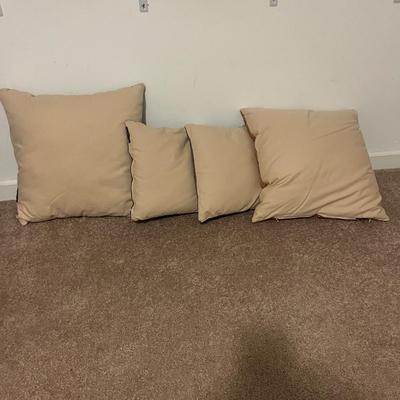 Bedspread & Accent Pillows (UB-MG)