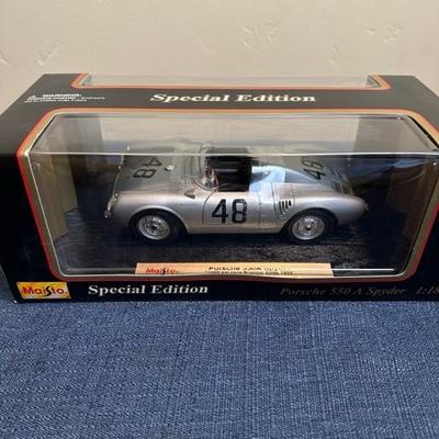 Lot 694 Maisto 1:18 scale Die Cast Metal Car
