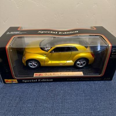Lot 695 Maisto 1:18 scale Die Cast Metal Car