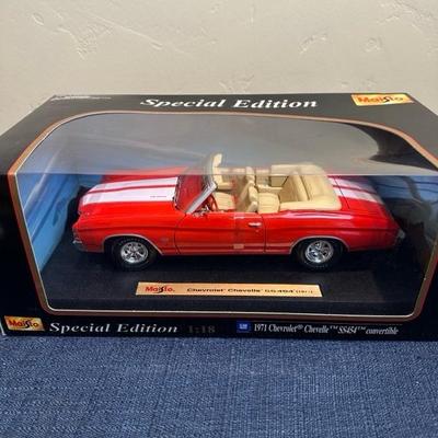 Lot 699 Maisto 1:18 scale Die Cast Metal Car