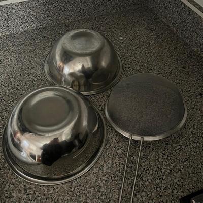 Kitchen Utensils & Metal Mixing Bowls (K-RG)