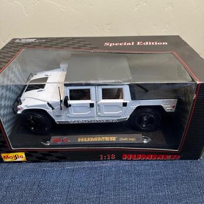 Lot 700 Maisto 1:18 scale Die Cast Metal Car