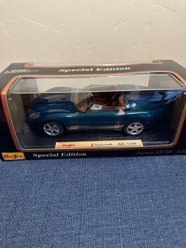 Lot 701 Maisto 118 scale Die Cast Metal Car