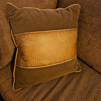 Large Sectional Sofa and Accent Pillows (LR-DW)