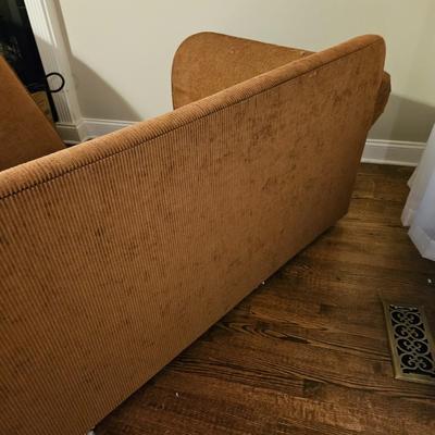 Large Sectional Sofa and Accent Pillows (LR-DW)