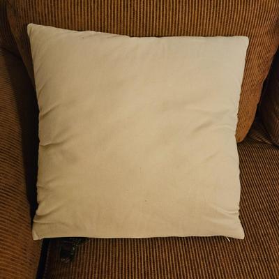 Large Sectional Sofa and Accent Pillows (LR-DW)