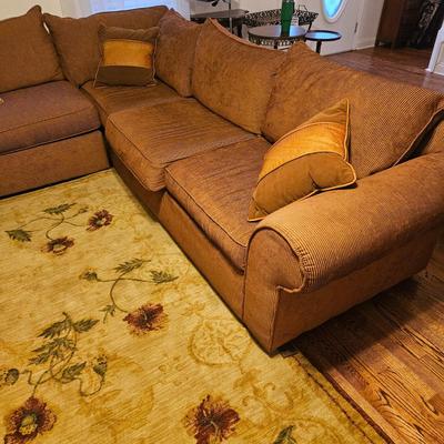 Large Sectional Sofa and Accent Pillows (LR-DW)