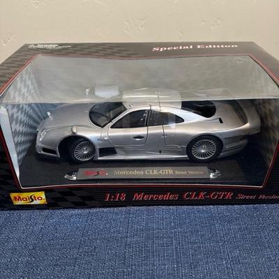 Lot 703 Maisto 1:18 scale Die Cast Metal Car