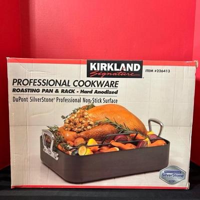 Lot 727 kitchen item