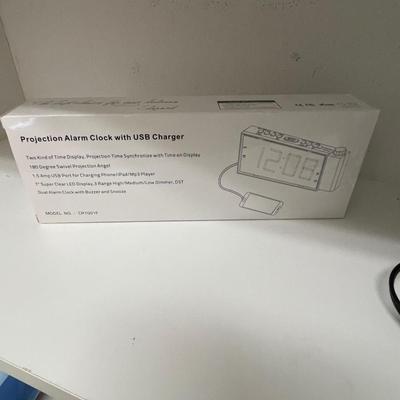 NEW Projection Alarm Clock with USB Charger (CR1001F)