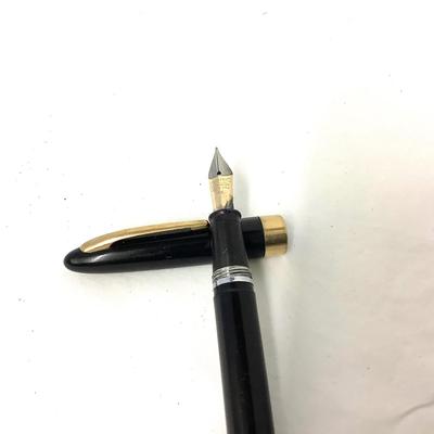 1104 Sheaffer Fountain Pen with Ink Refills