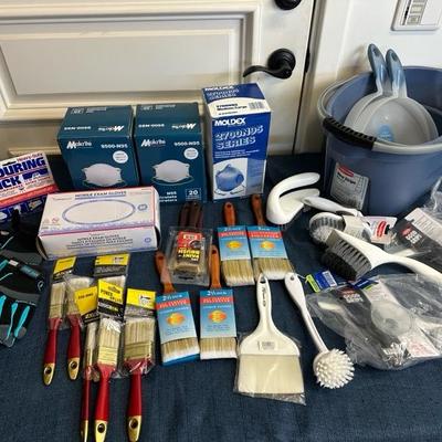 Lot 711 paint brushes, scrub brushes, 30 mask and bucket