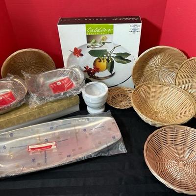 Lot 732 kitchen items