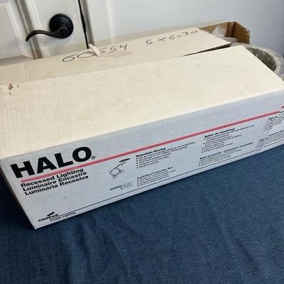 Lot 712 Halo brand recessed lighting set of five