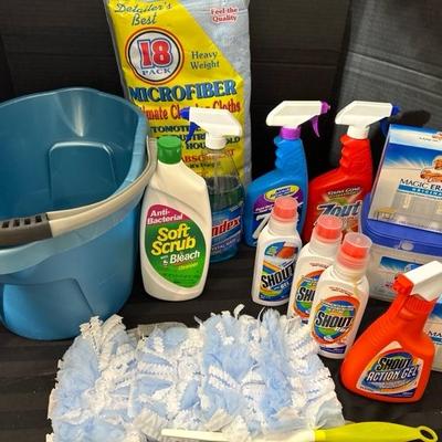 Lot 736 cleaning supplies