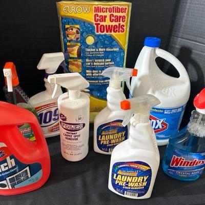 Lot 738 cleaning supplies