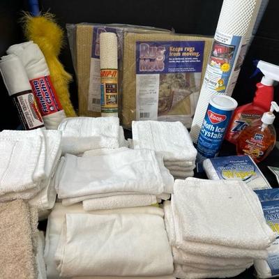 Lot 739 cleaning supplies