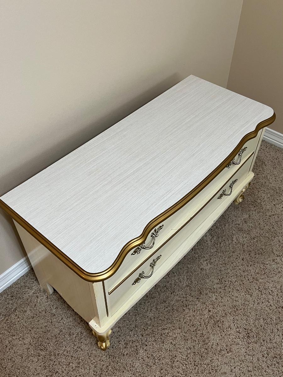 French Provincial Hope Chest *Read Details