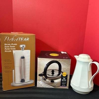 Lot 740 kitchen items