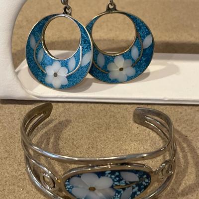 Fun flower bracelet and dangling earrings
