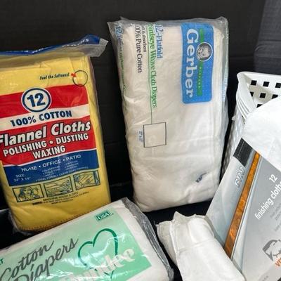 Lot 714 variety of bathroom items