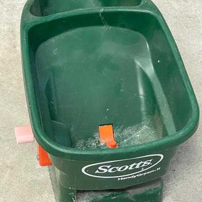 Scotts Handy Green Hand Held Turf Builder