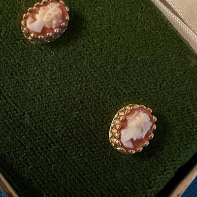 14kt Gold Cameo Earrings