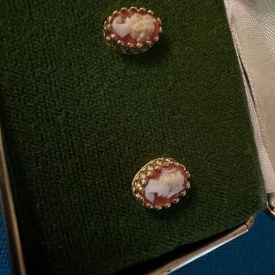 14kt Gold Cameo Earrings