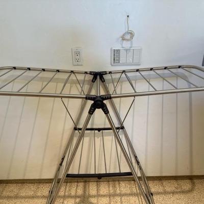 Lot 753 metal clothes drying rack