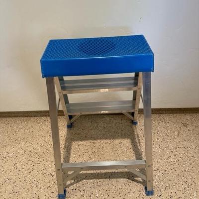Lot 754 step stool