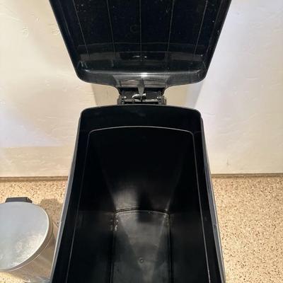 Lot 755 3 trash cans