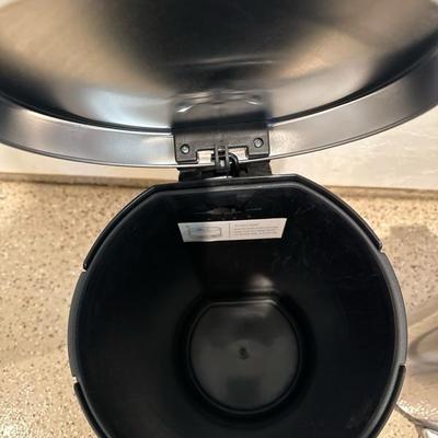 Lot 755 3 trash cans