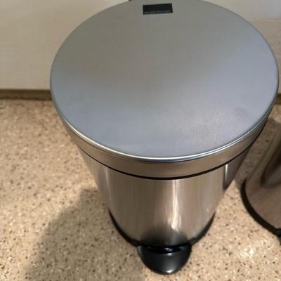 Lot 755 3 trash cans
