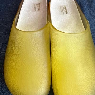 Lot 761 gardening shoes