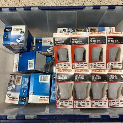 Lot 760 light bulbs
