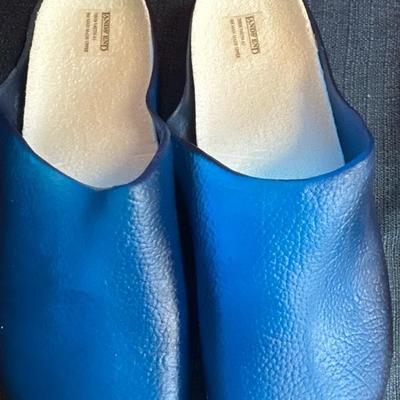 Lot 762 gardening shoes