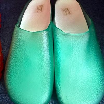 Lot 762 gardening shoes