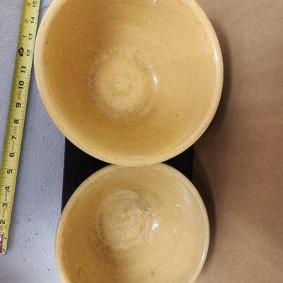 2 yellowware mixing bowls