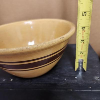 2 yellowware mixing bowls