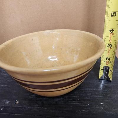 2 yellowware mixing bowls